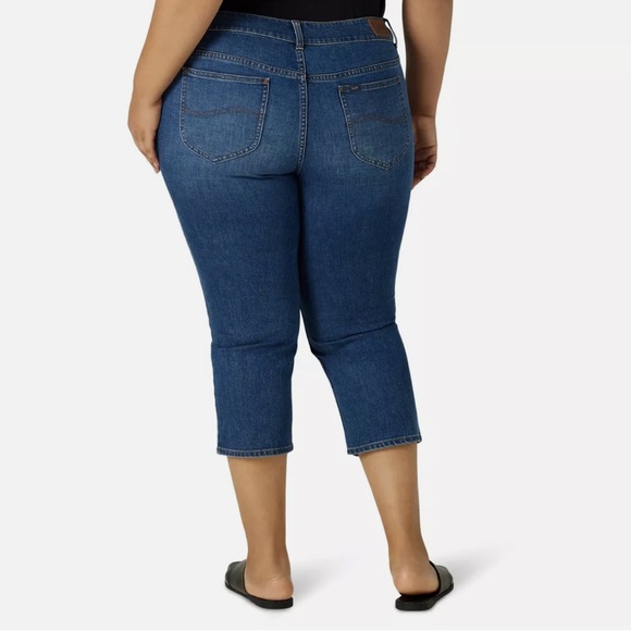 Lee Women's Plus Size Midrise Regular Fit Capri Jeans Pant 20W - Picture 6 of 14